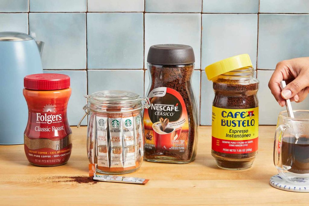 قهوه فوری چیست؟ | طرز تهیه، مزایا، انواع و بهترین برندهای بازار